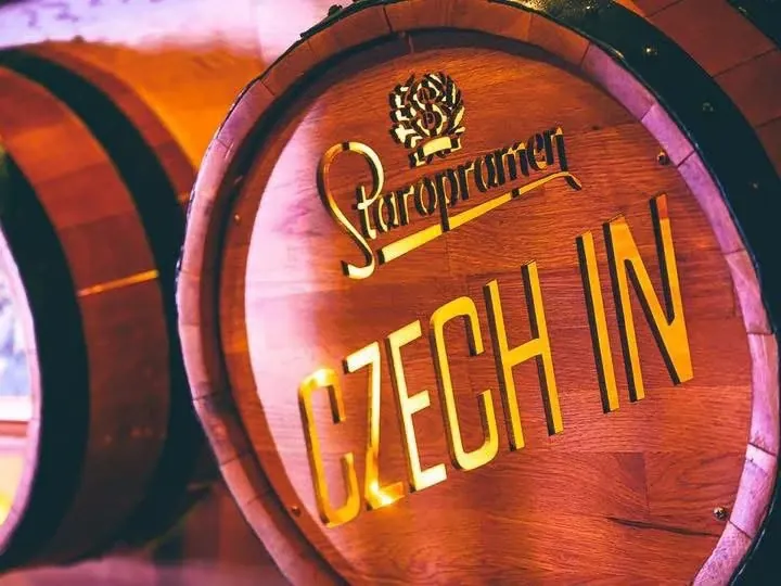 Butoi Staropramen Czech In din salon